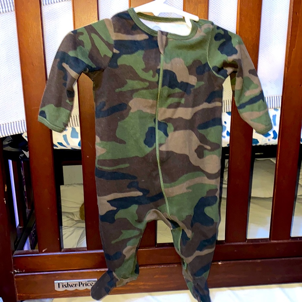 Size 3-6 months Camo pattern zip up pajamas